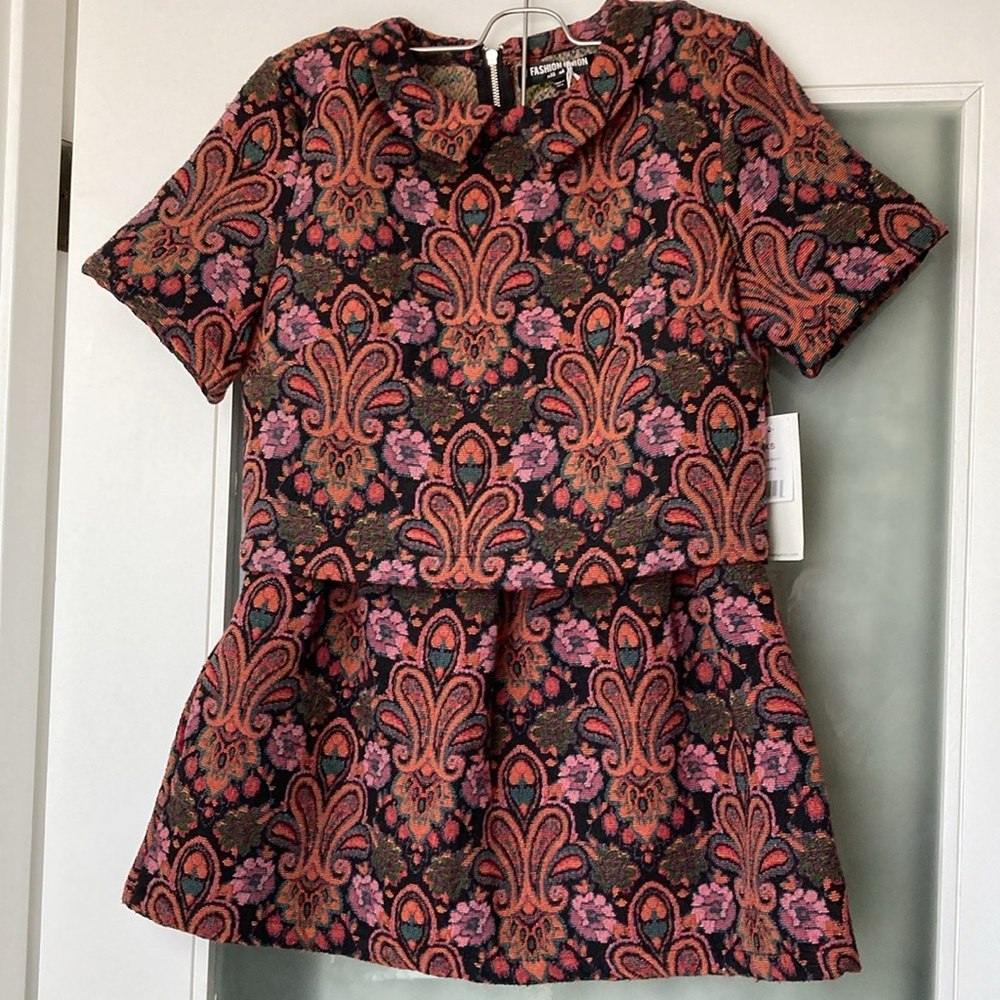Fashion Union retro 69’s inspired set XS 4 carpet patrern